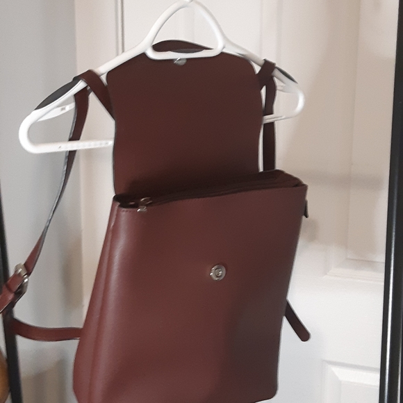 🌺Moving Sale!🪴 Maroon backpack - Picture 2 of 10